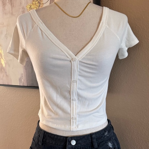 Iris Basic Tops - White ribbed faux button crop top